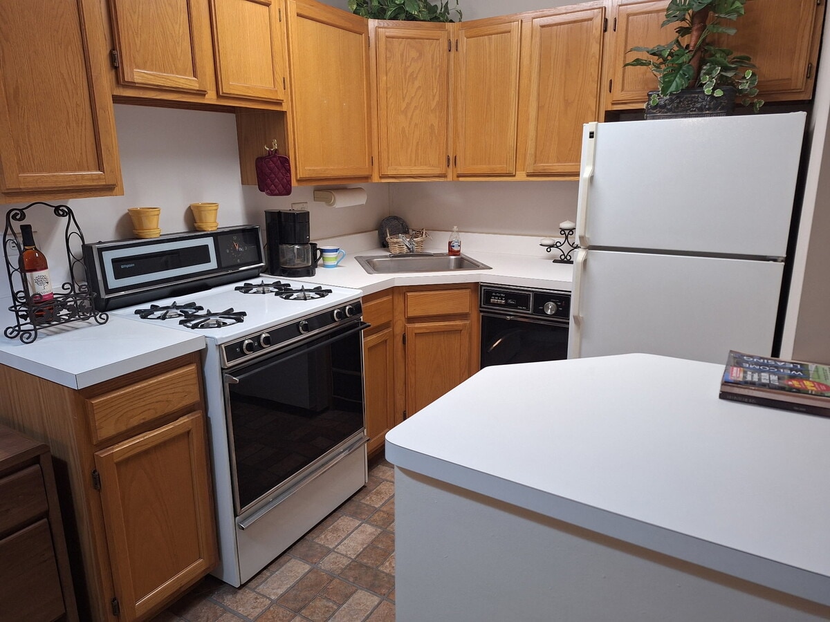 Pinnacle Apartments - Pinnacle Apartments