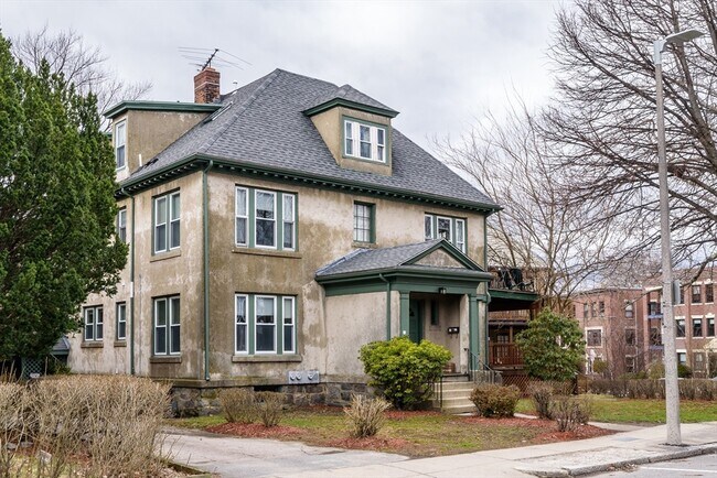 Building Photo - 229-231 Chestnut Hill Ave Unit 3