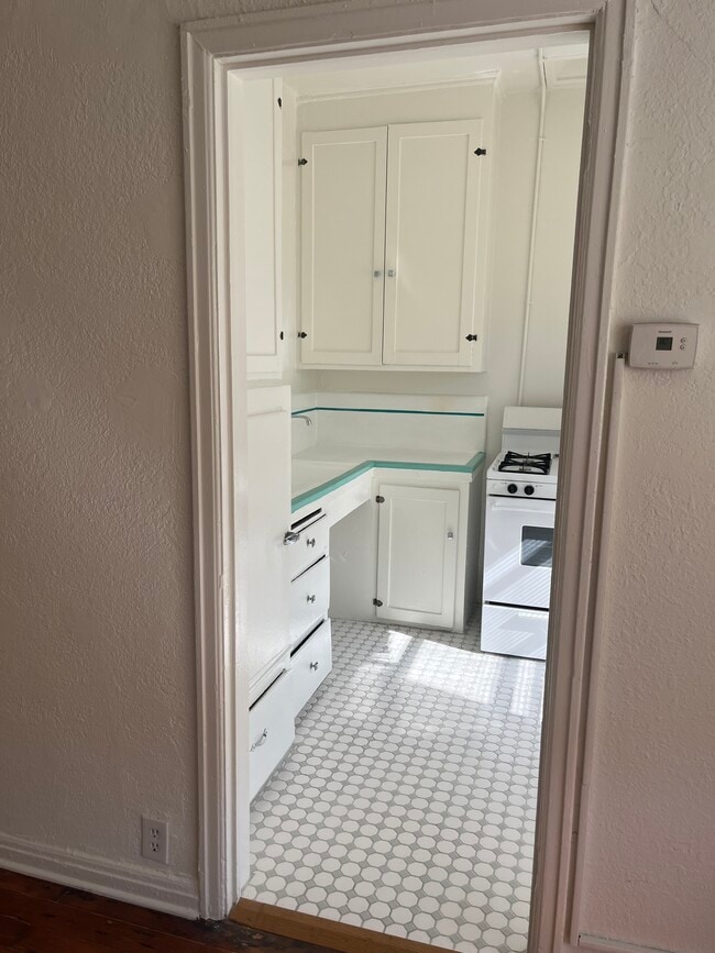 Photo - 545 S Hobart Blvd Unit 204