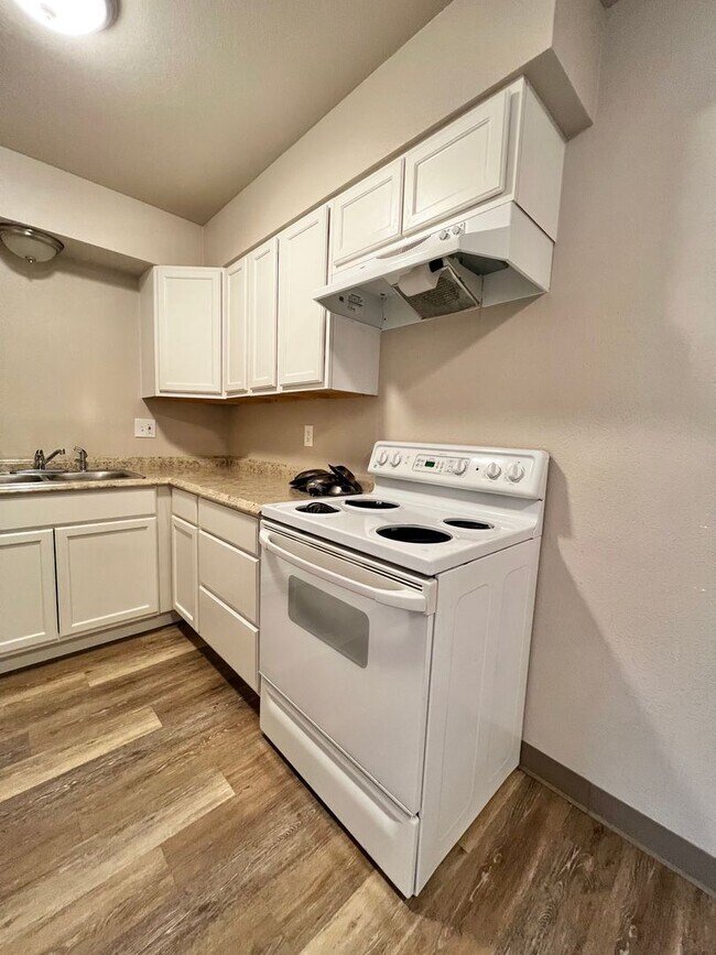 Photo - Larch1642 (KC-AM) Unit 2