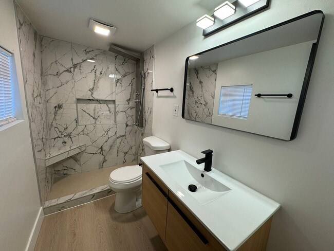 Building Photo - 1800 Gordon St Unit Apt A