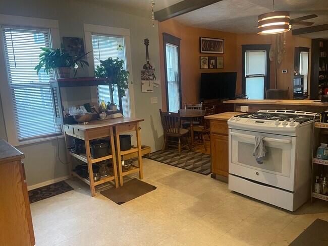 Photo - 2320 Monroe St NE