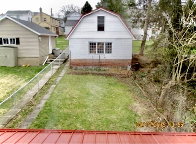 Fenced Yard and 2 car garage - 994 Vine St
