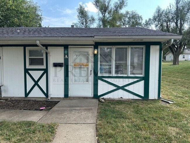 Building Photo - 2 bd/1 ba duplex 6111 E 153rd St #A, Grand... Rental