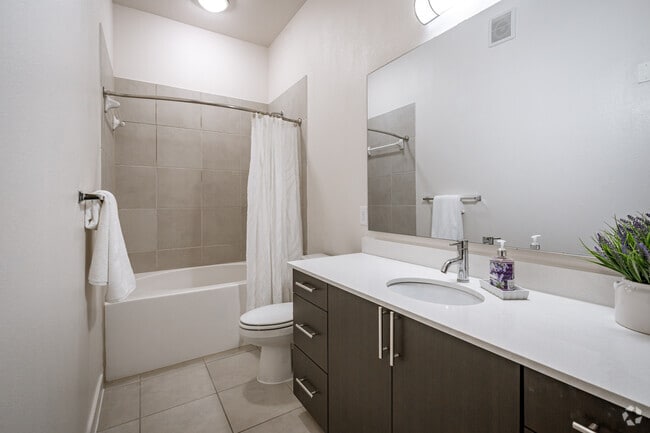 2BR, 2BA - 1,094SF