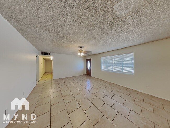 Photo - 5619 N 61st Cir