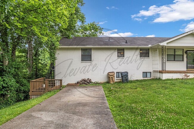 Photo - Charming Two Bedroom in Triplex in Goodlettsville!