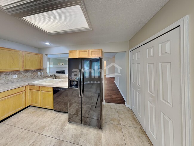 Photo - 1002 Chapeltown Cir N