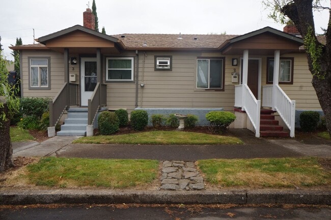 Building Photo - SAL4805 Unit 3