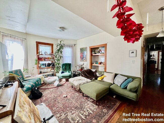 Photo - 346 Faneuil St Unidad 2