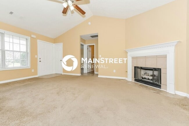 Photo - 3 Bedroom Pet-Friendly Home in Hampton, GA with Main Street Renewal