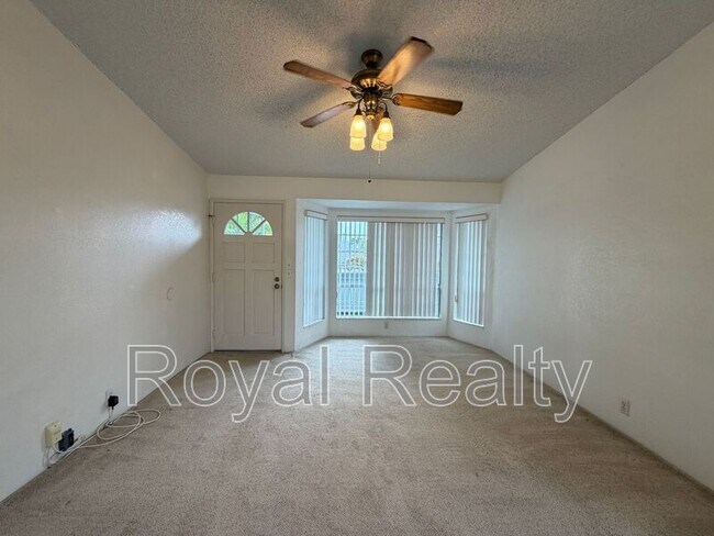 Photo - 528 Mananai Pl