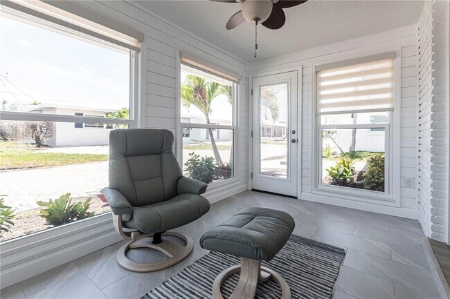 Photo - 6020 Midnight Pass Rd