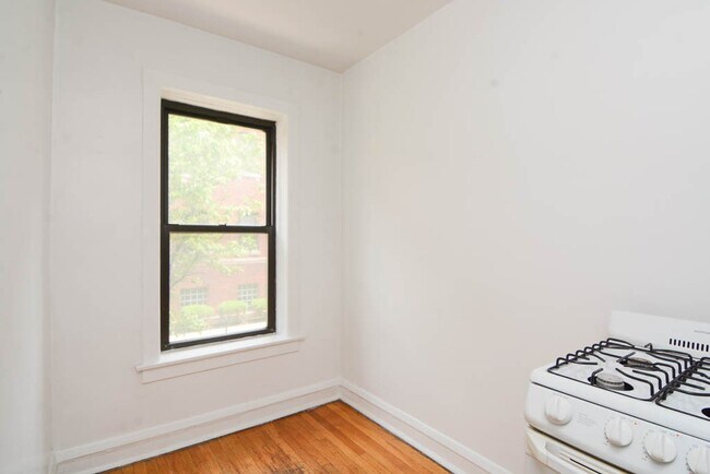 Photo - 3308 W Schubert Ave Unidad V1 Rental