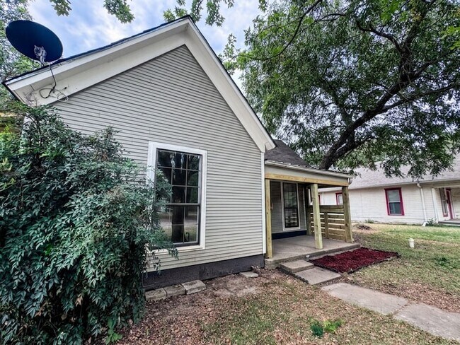 328 E High St