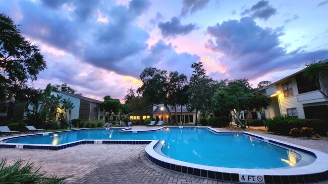 Oaks Of Lakebridge Community