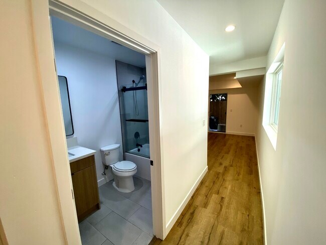 1406 N Sycamore Ave Unit 1406 1/2