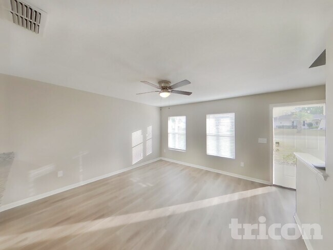 Photo - 2425 Lake Forest Ave