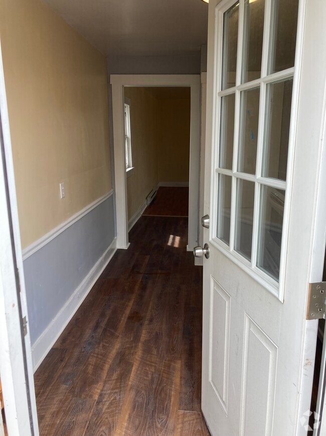 Building Photo - 240 W Hallam Ave Unit 2 Rental
