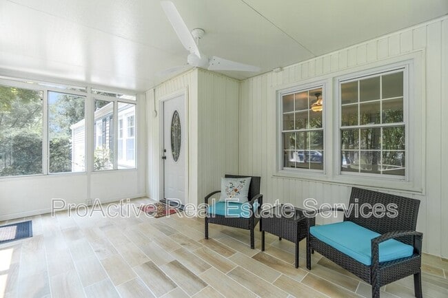 Photo - 6040 Airway Ln