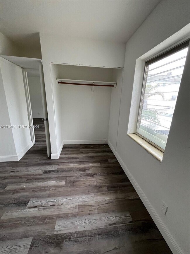 Photo - 2035 Dewey St Unit 3