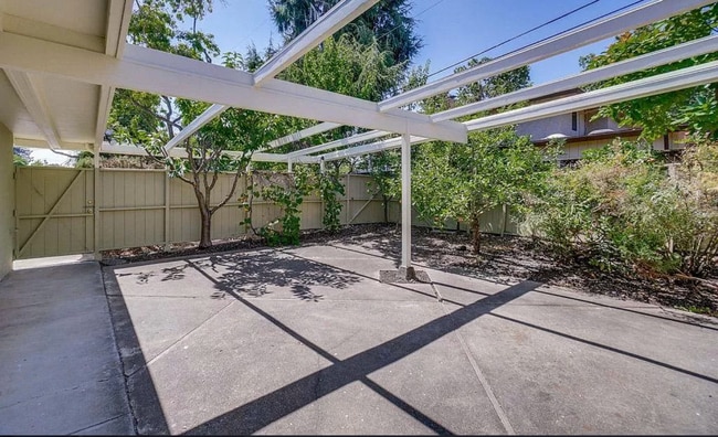 Photo - 3 Bed 2 Bath Home w/ Bonus Room in Palo Alto.