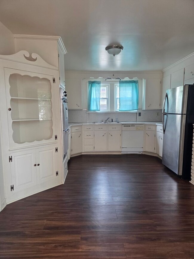 201 E Main St Unit 201 E MAIN ST #1R
