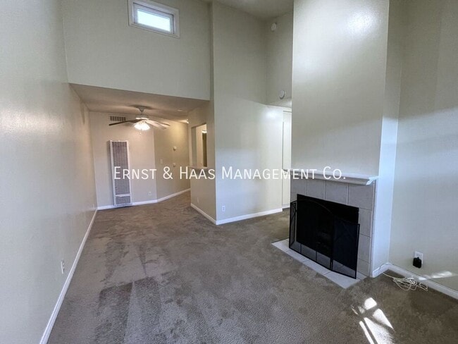 Photo - 1145 Roswell Ave Unidad #302 Rental