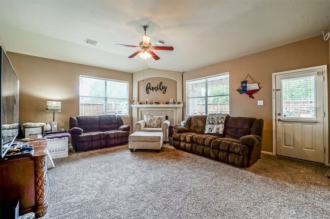 Photo - 387 Henderson Ln