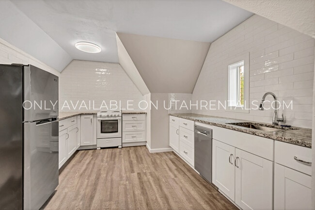 Photo - 130 400 E House