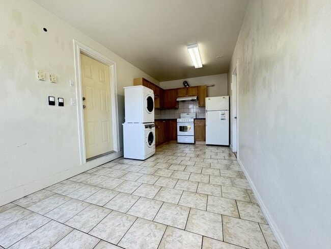 Building Photo - 2 bedroom in Burnaby BC V5H 3W8