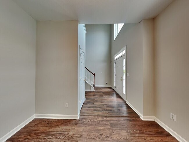 Photo - 285 Jerome Ct