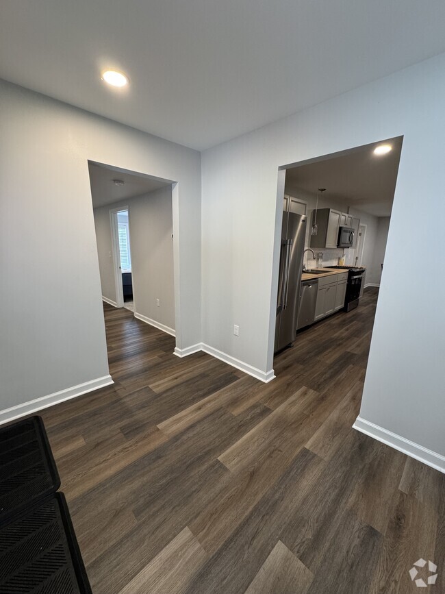 Building Photo - 513 Hutchinson St Rental
