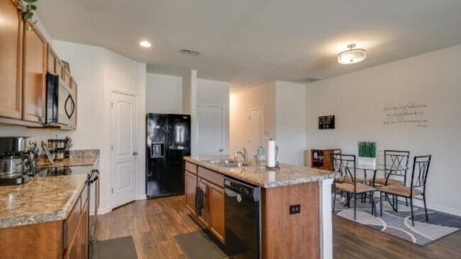 Photo - 313 Nixon Way