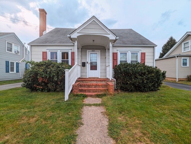 Photo - 3-Bedroom Gem with Master Suite and Detach...