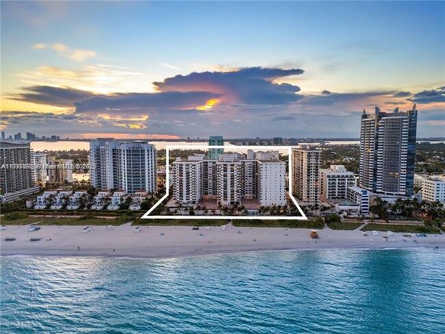 Photo - 6039 Collins Ave Apartamento Unidad 6039 Collins Ave # PH25