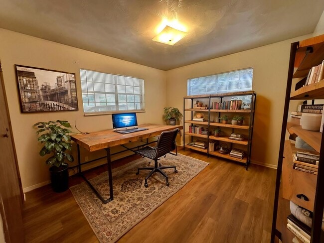 Photo - 3 Bedroom, 2 Bath! with Parking, Washer and Dryer, finished basement! (Comanche)