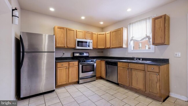 Photo - 731 Carpenter St