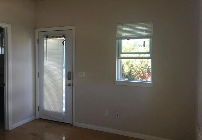 Photo - 4857 Kansas St