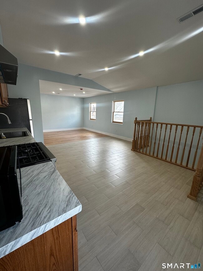 Photo - 185 Alpine St