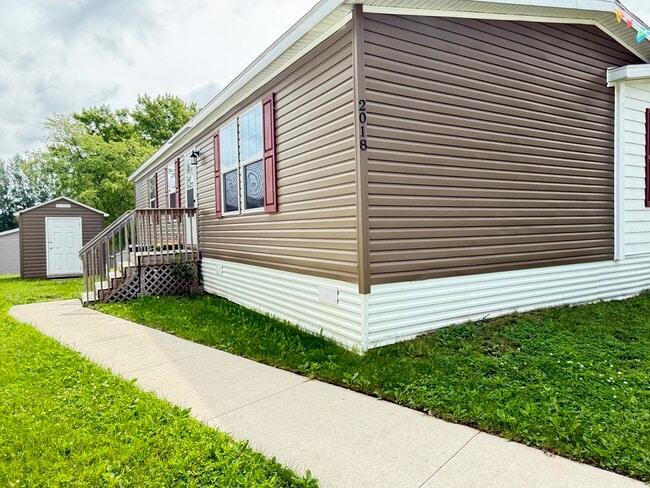 2018 Lark Ln NW