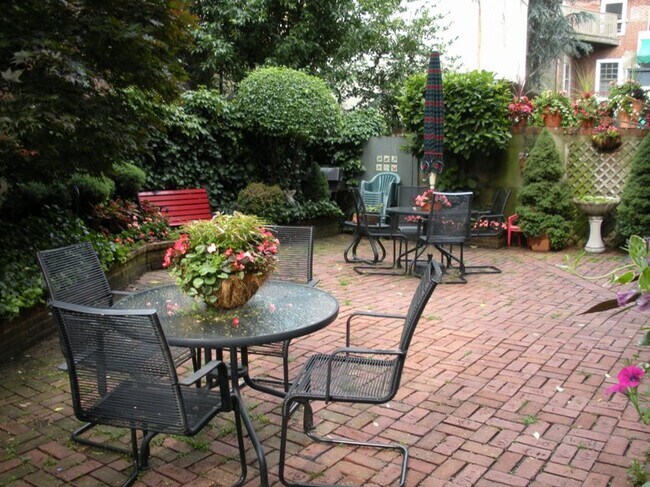 528 Delancey St Unit 1 - Garden Apartment