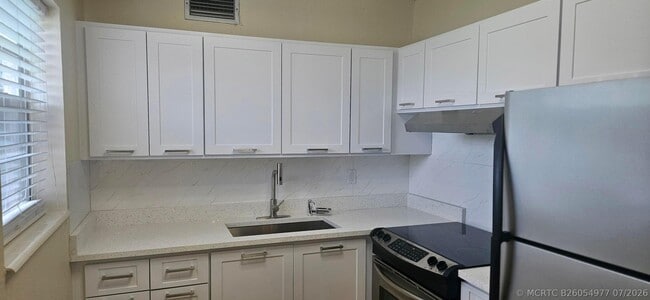 Photo - 184 Waltham H