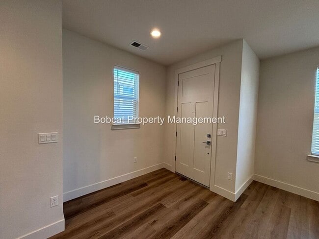 Photo - 1287 Grove St