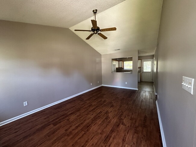 Photo - Nice Freshly Painted 2 Bedroom Home in Hun...