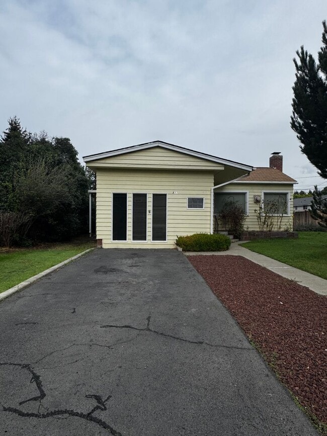 811 Spokane Ave