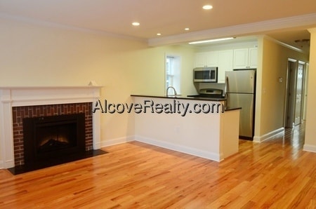 Building Photo - 65 Langdon St Unit X Rental