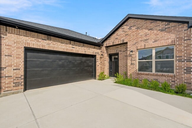 Photo - 2610 Liguria Ln