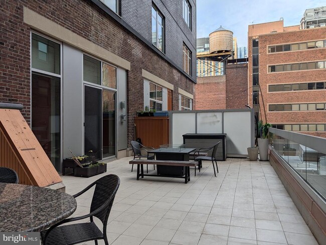 Building Photo - 1101 Locust St Unit 4L