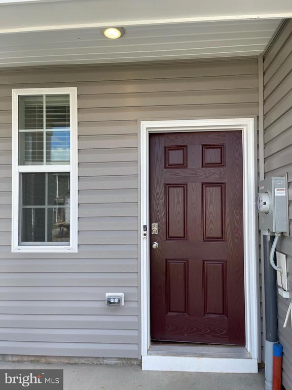 Photo - 147 College Dr